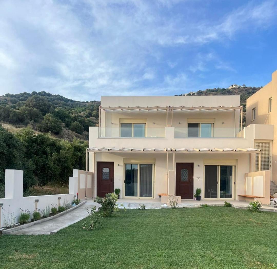 פלאקיאס Vegera Holiday Homes מראה חיצוני תמונה